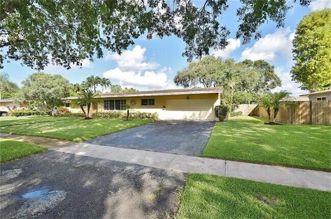 Building Photo - 361 SW 60th Ave