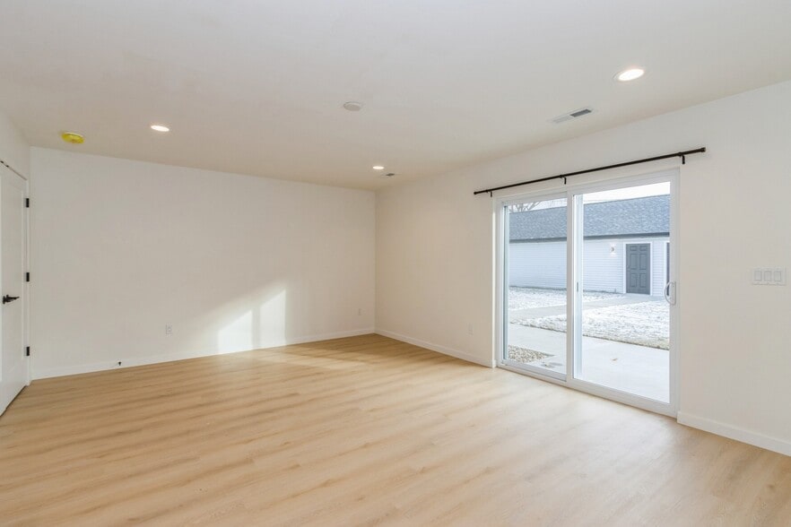 Building Photo - 421 C Ave NW