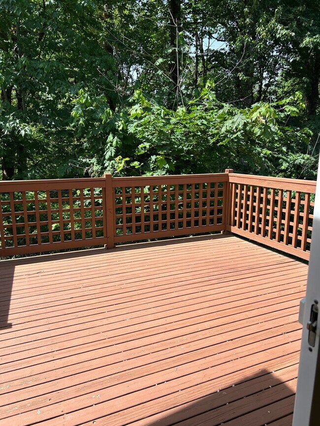 Building Photo - 4Bd/2.75Ba Bellevue Home