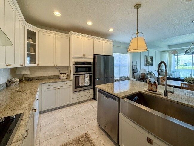 Building Photo - 671 Charter Oaks Blvd