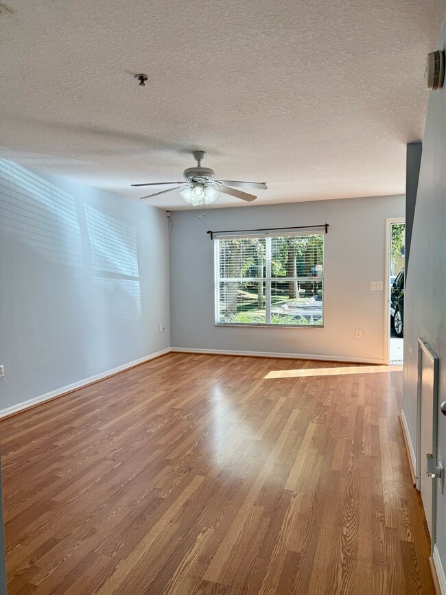 Building Photo - 2636 SW 35th Pl