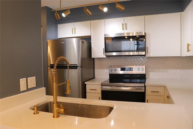 Building Photo - 2333 Feather Sound Dr