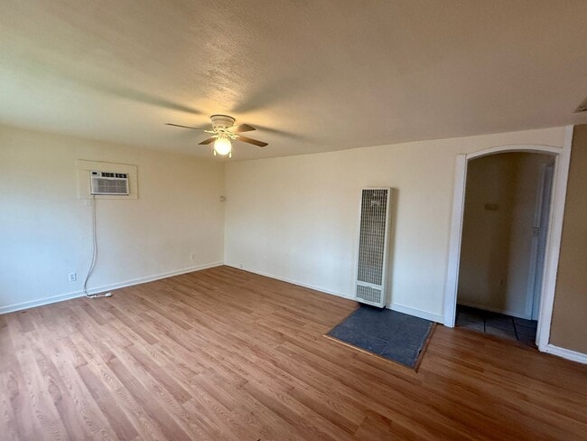 Building Photo - 2 Bedroom 1 Bath House