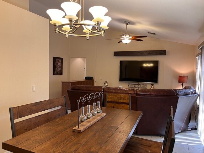 Building Photo - Sun City - Short Term Rental - Fully Furnished