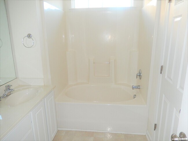 Building Photo - 1421 Springshire Ct