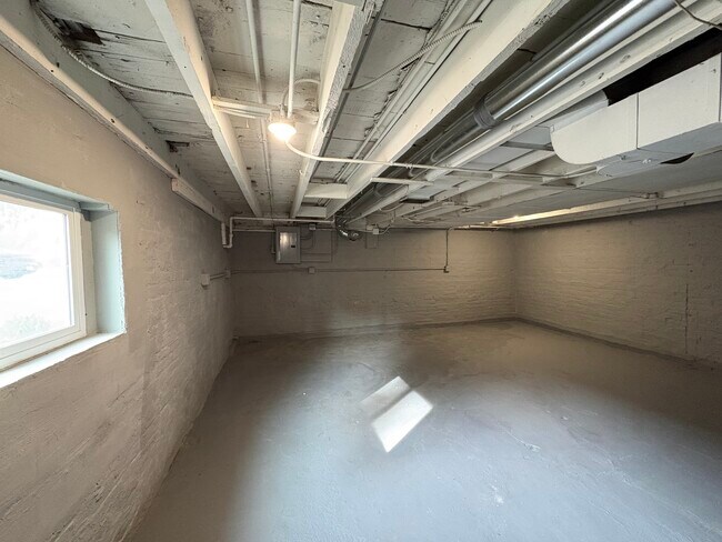 Building Photo - 307 Prairie Ave