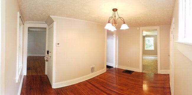 Building Photo - Apartment Available in Village of Liverpool