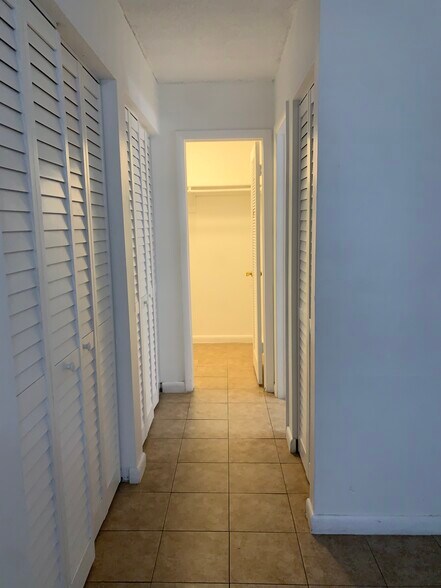 Building Photo - 6130 W 19th Ave