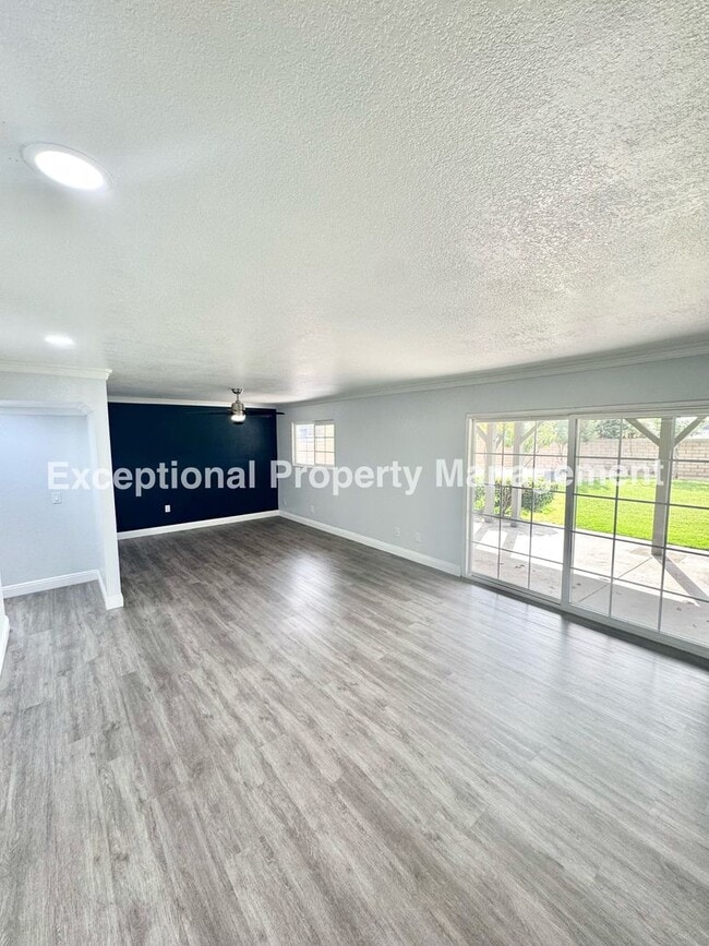 Building Photo - Ready to move in 3 bed 3 bath home!