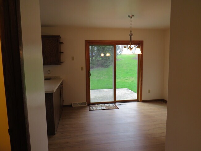 Building Photo - 399 Willow Grove Dr