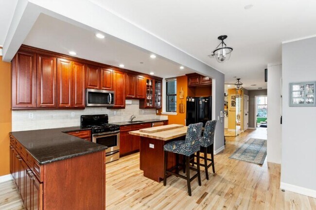 Primary Photo - 3 bedroom in New York NY 10026