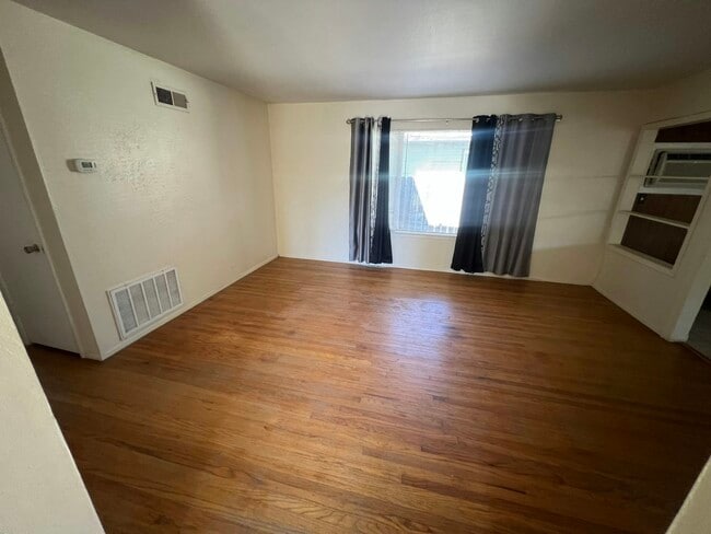 Building Photo - 1461 Topaz Way