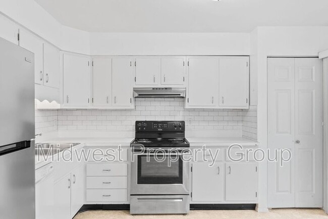 Building Photo - 7409 Hazelcrest Dr