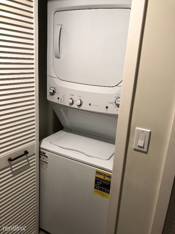 Building Photo - 1823 Michigan Ave