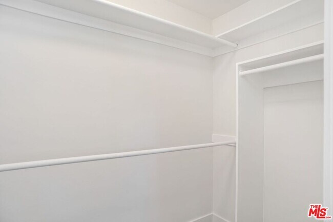 Building Photo - 2570 Calle Abedul
