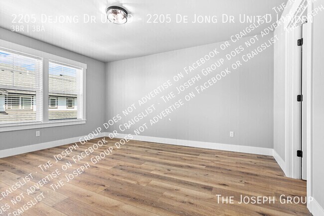 Building Photo - 2205 DeJong Dr