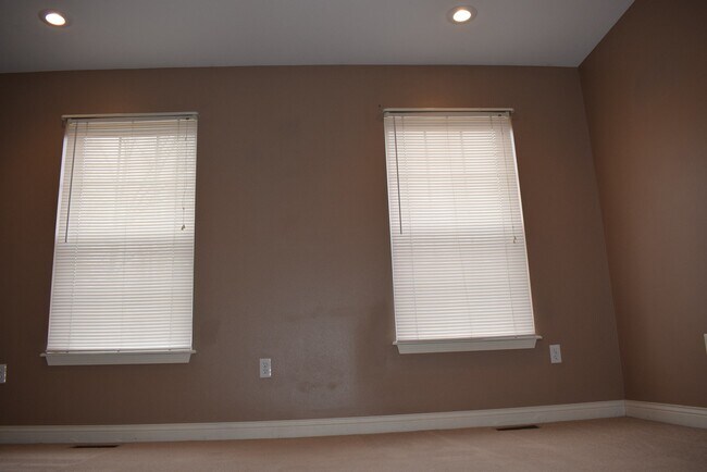 Building Photo - Large 2 story 3 bedroom 2 bathroom!