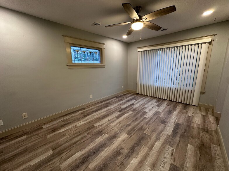 Building Photo - 734 Sims Ave