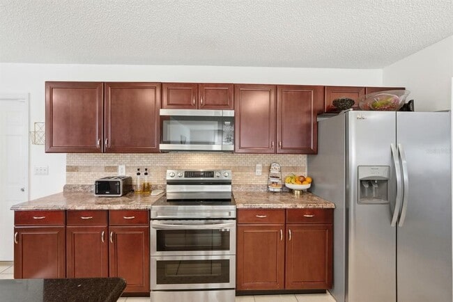 Building Photo - 6 Reybury Ln