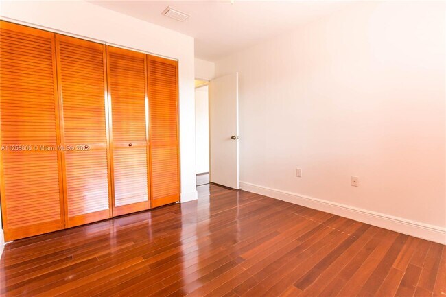 Building Photo - 7523 SW 109th Ave