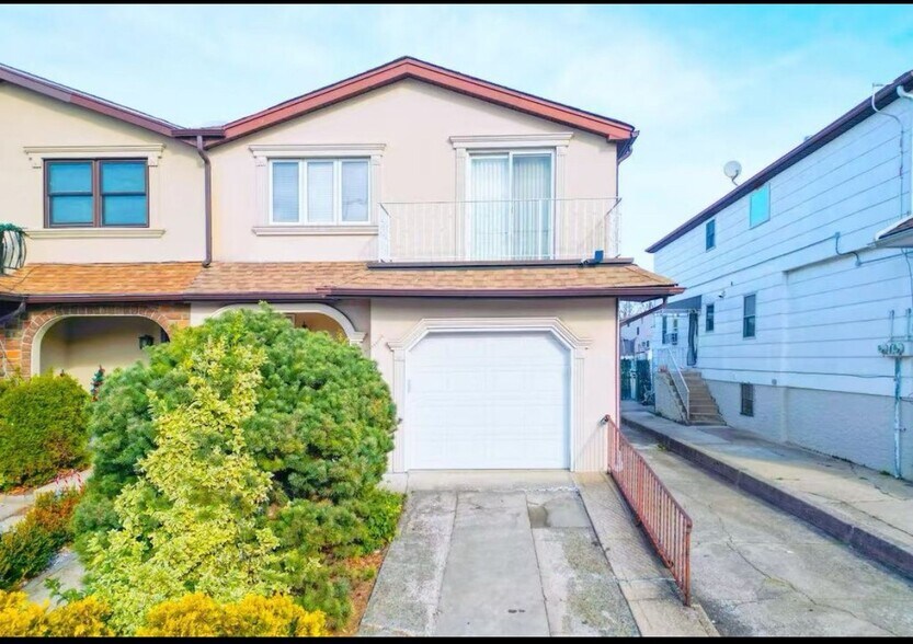 Building Photo - 459 Klondike Ave