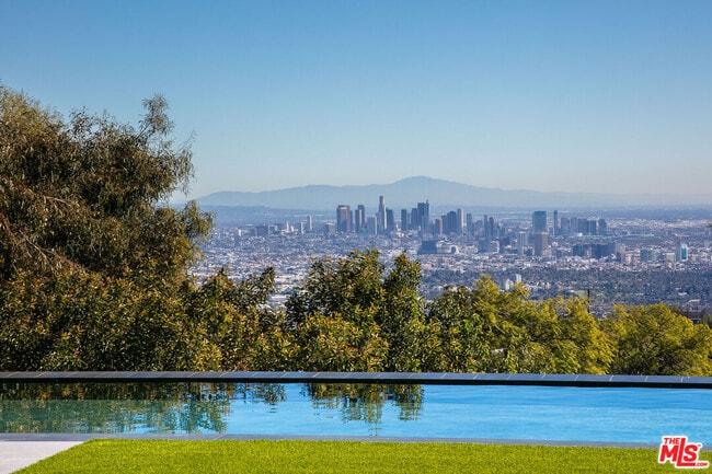 Building Photo - 2020 Cyprean Dr