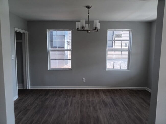Building Photo - Newly Renovated Home in Quite Neighborhood
