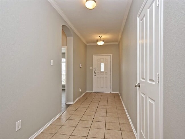 Building Photo - 607 Washington Square Dr