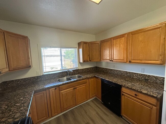 Building Photo - $1,000 Off First Months Rent!! Sparks 2 be...
