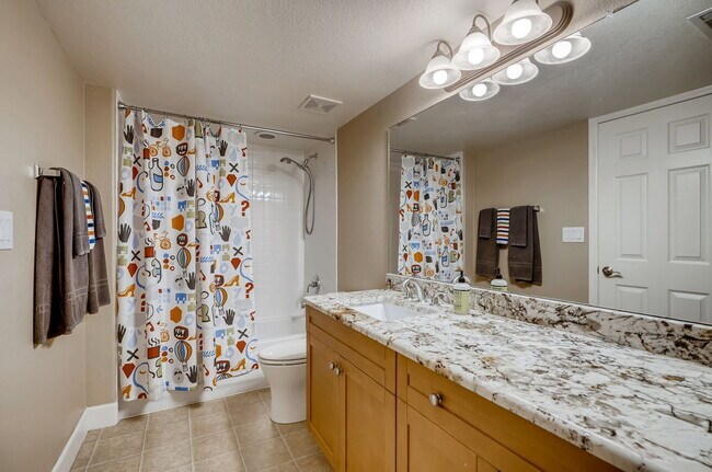 Building Photo - 1020 Ulster St