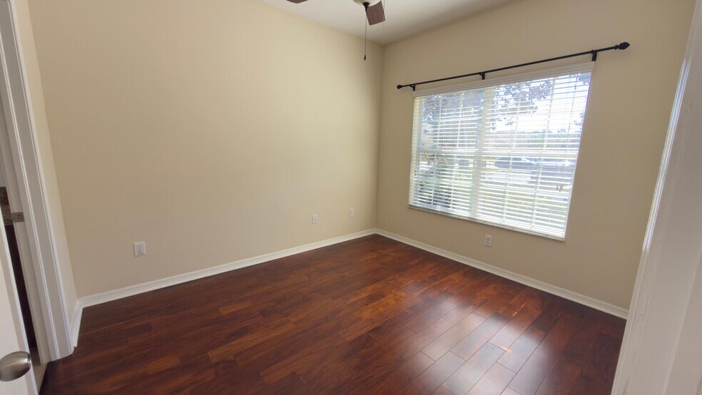 Building Photo - 4008 Shade Tree Ln