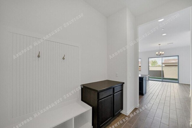 Building Photo - Luxury 3-Bedroom Townhome with Rooftop Dec...
