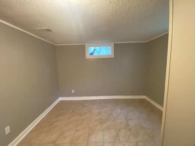 Building Photo - Renovated 3 Bedroom 1 Bath Home for Rent!