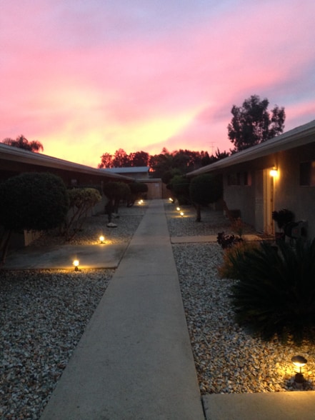 Building Photo - 633 N Fig St