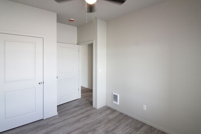 Building Photo - Sandhill Apartments