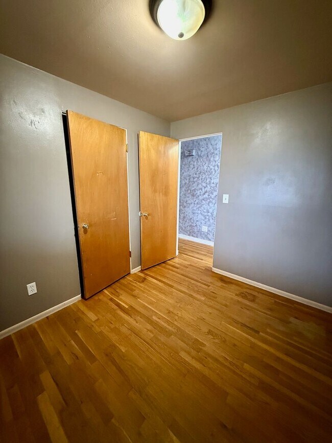 Building Photo - 7111 N Dakota St