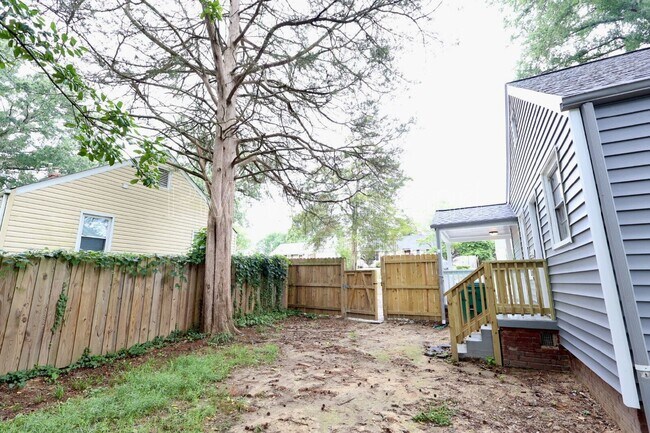 Building Photo - 2405 Bransford Dr