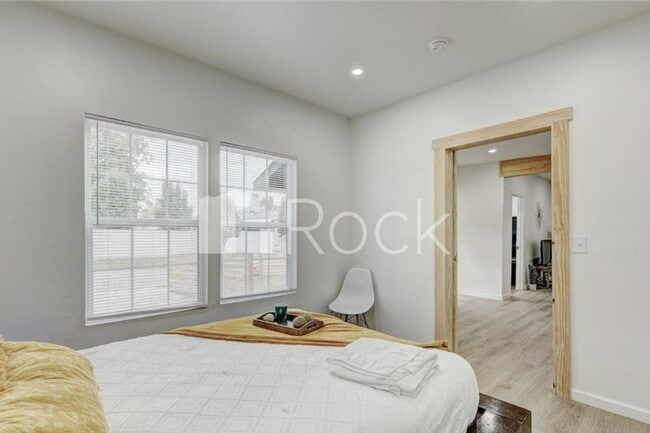Building Photo - 4 Bedroom Home with 2.5 Bathrooms on a Corner Lot near Plaza District