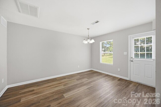 Building Photo - 1361 Ontario Dr