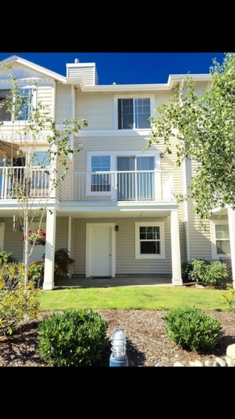 Back entry with back porch. - 6123 S 232nd St