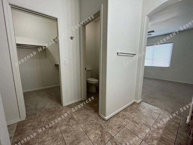 Building Photo - BEAUTIFUL 3 BEDROOM 2 BATHROOM HOUSE FOR R...