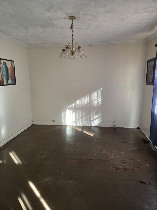 Building Photo - 304 Lawrence Rd