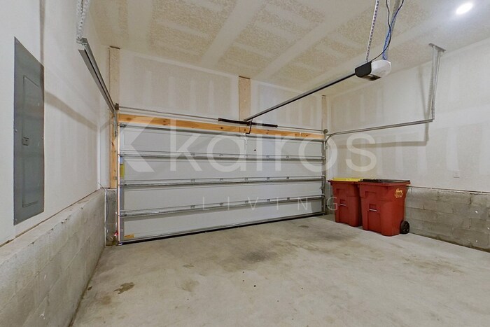 Building Photo - 4660 Malay Cir