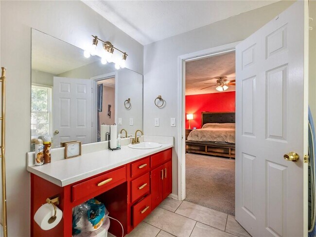 Building Photo - 443 Rhett Dr