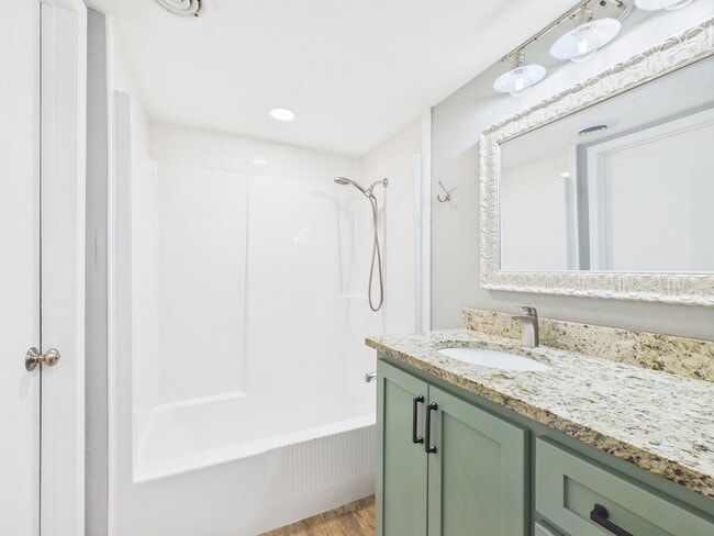 Building Photo - Beautiful in Belmar!