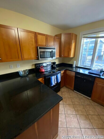 Primary Photo - 27R Albion St