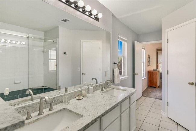 Building Photo - 802 Lantana Dr