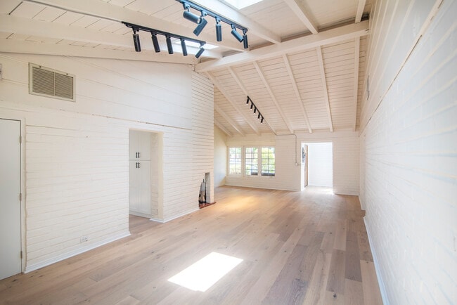 Building Photo - 12335 Tiara St