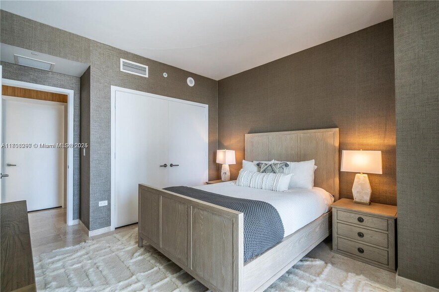 Building Photo - 139 NE 32nd St