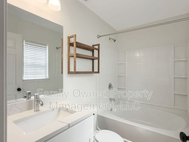 Building Photo - 5208 Copley Cir